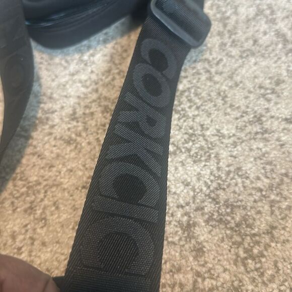 Corkcicle Crossbody Water Bottle Sling Bag - Picture 8 of 8